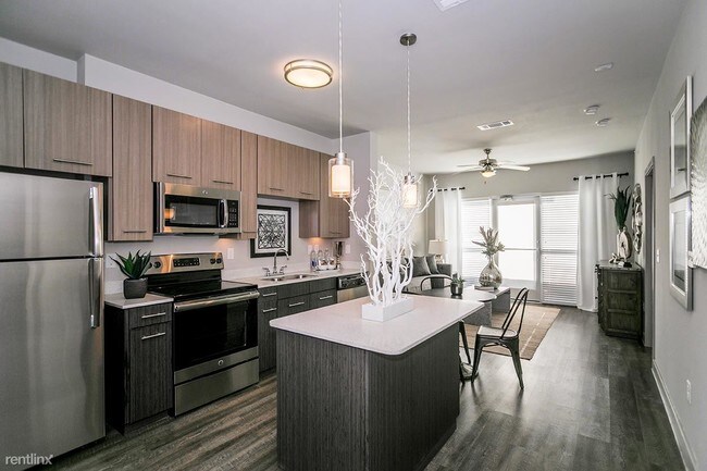 Building Photo - 1 br, 1 bath Apartment - 5319 Gibson St 233