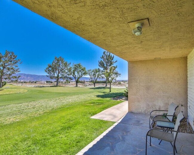 View of the chipping and putting greena - 80130 Palm Circle Dr