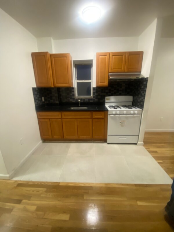 Building Photo - 82-20 Britton Ave