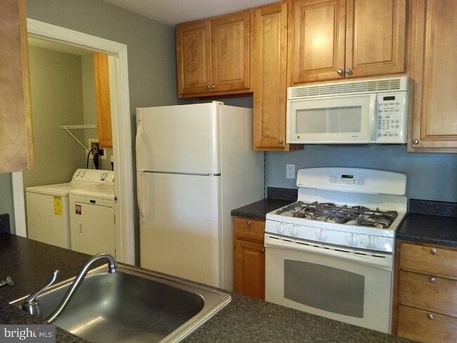 Building Photo - 1105 Braxton Ct