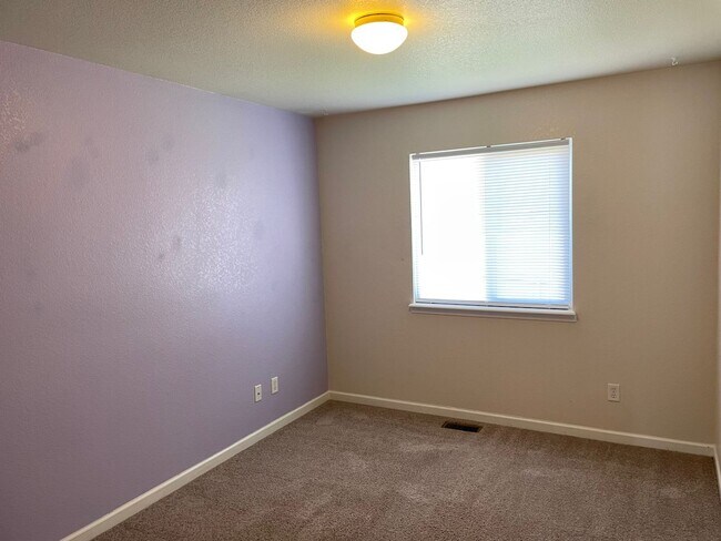 Building Photo - 4 BD/3BA/3 CAR GARAGE with AC in WIDEFIELD!!