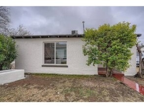 Building Photo - 2026 N Tucson Blvd