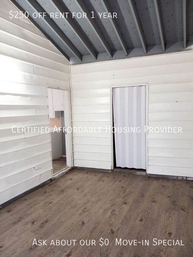 Foto del edificio - 1802 E 2nd St