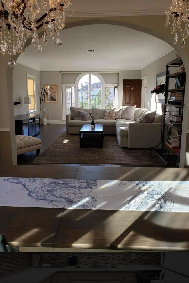 Foto del edificio - 360 N Curson Ave