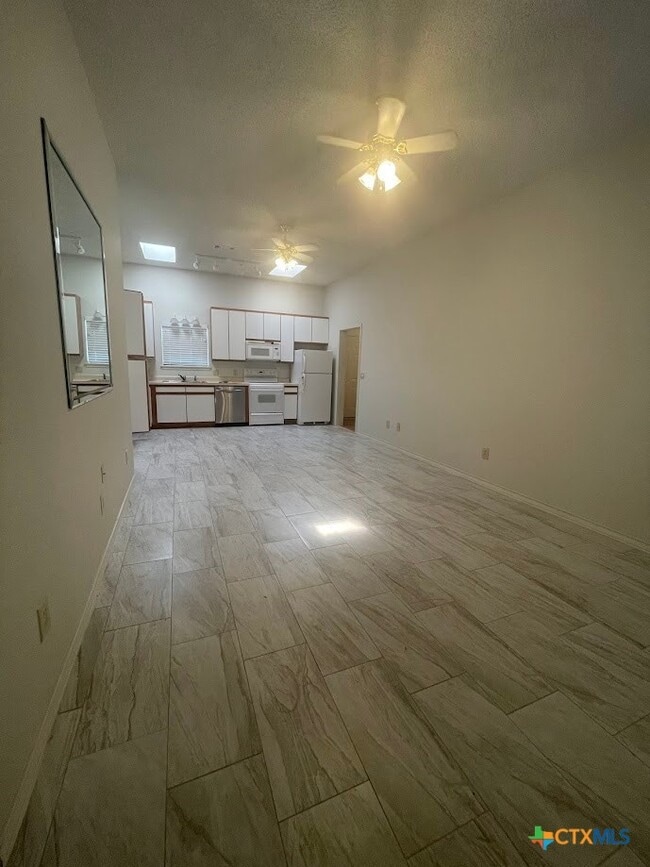Building Photo - 1375 Canyon Trce