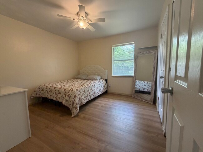 Foto del edificio - 921 Greenbriar Rd