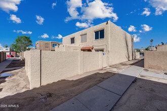 Building Photo - 4240 S 46th Pl