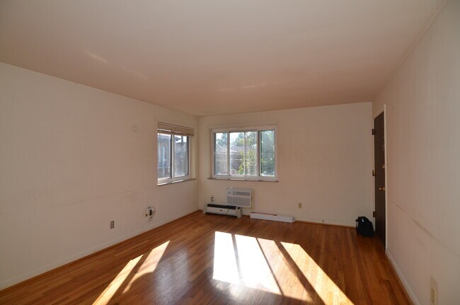 Building Photo - 3931 E Gatewood Ln