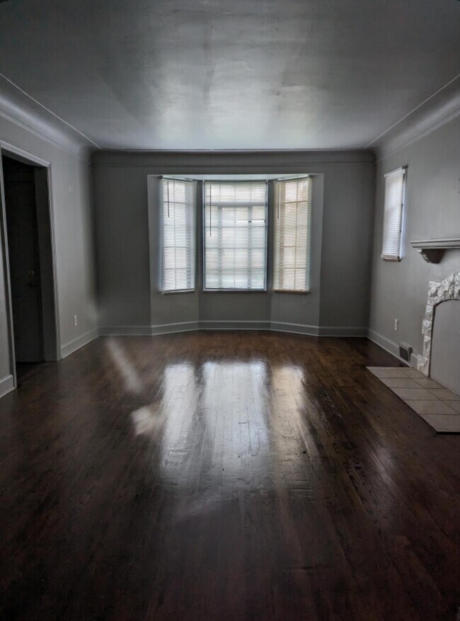 Foto del edificio - 5218 Bedford St