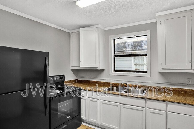 Foto del edificio - 2744 Broadway Ave
