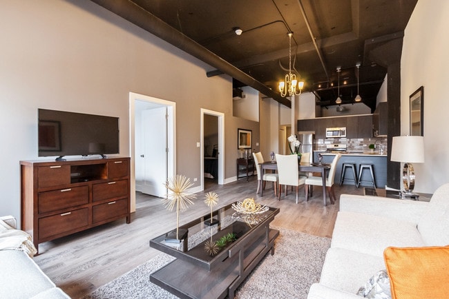 Open Floor Plan - 2036 S Michigan Avenue