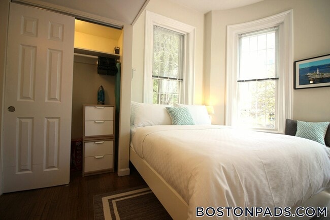 Foto del edificio - 538 E Broadway