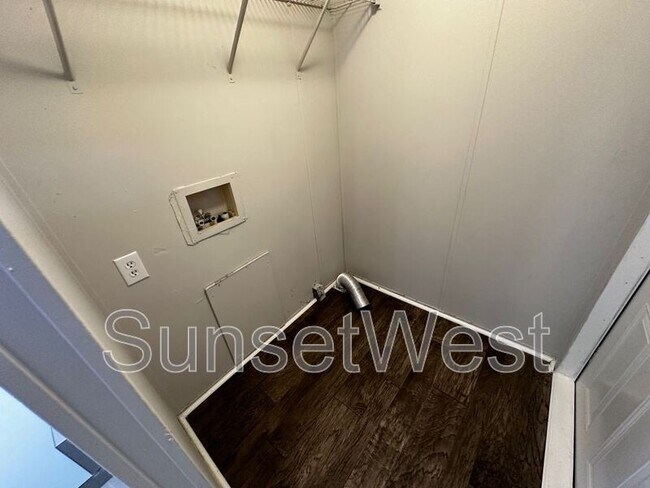 Foto del edificio - 4405 Rainbow Ln