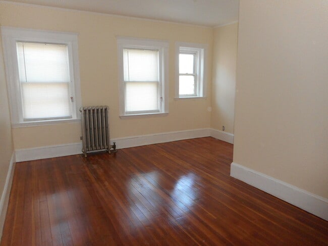 Building Photo - 264 Aspinwall Ave