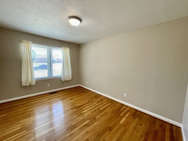 Foto del edificio - 4 Bed, 2 Bath Nest In Cottonade Close To Base
