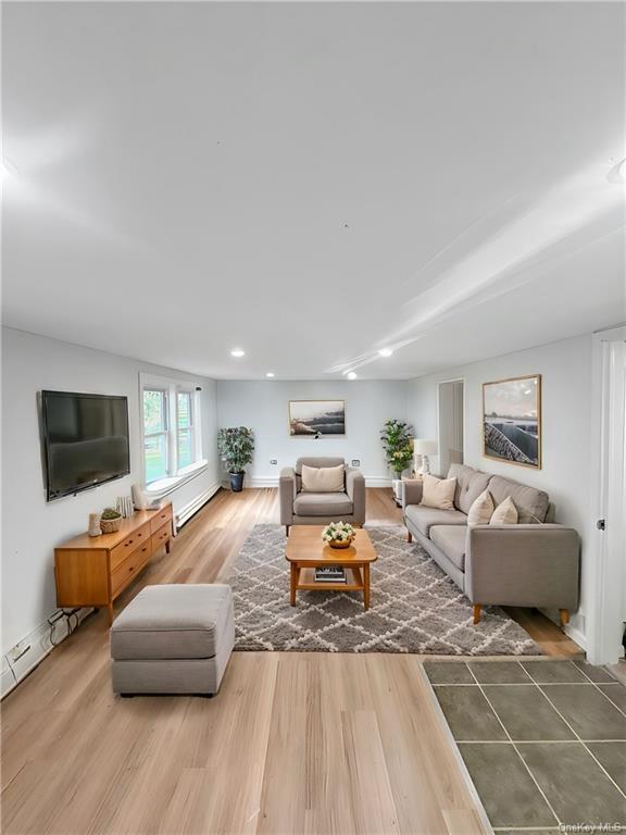 Foto del edificio - 225 Sprout Brook Rd