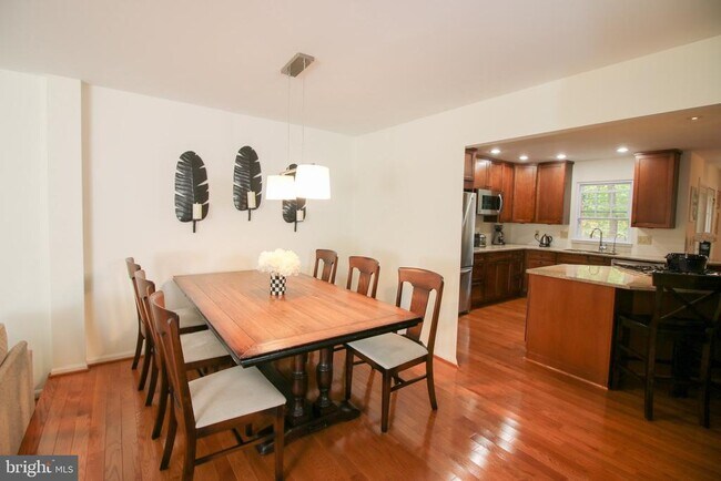 Foto del edificio - 1392 Park Garden Ln