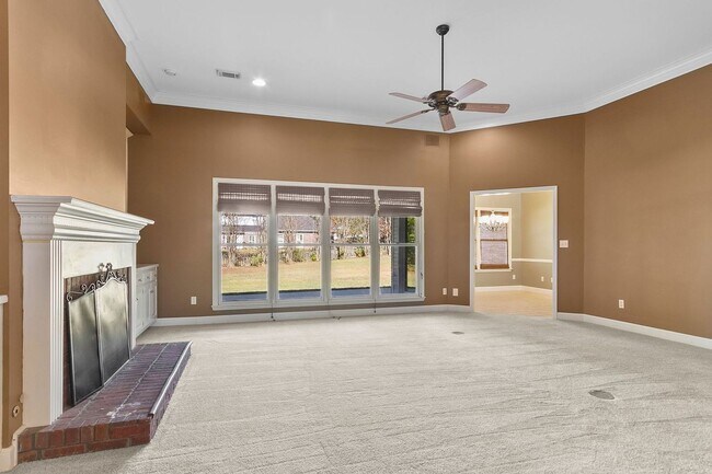 Building Photo - Beautiful 4 Bedroom 3.5 Bath Brick Home Av...