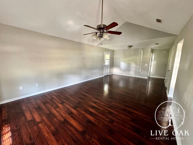 Foto del edificio - 220 Jamey Ln