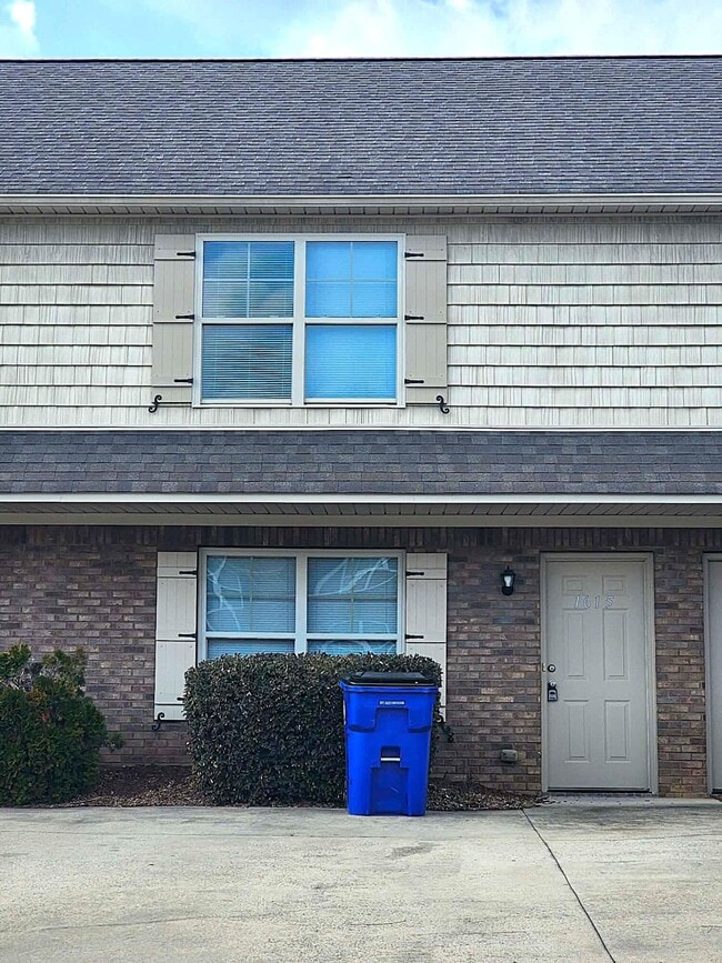 Building Photo - 1615 Manchester Trail NE