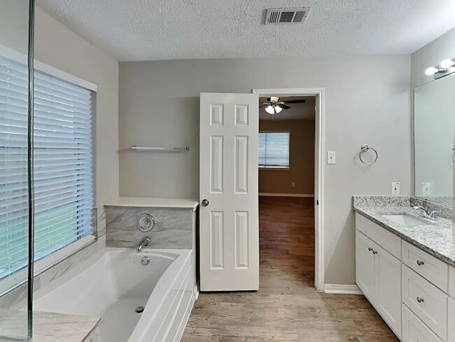 Building Photo - 18103 Water Mill Dr