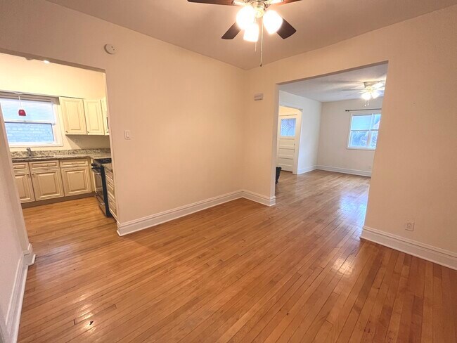 Building Photo - 5419 N Ravenswood Ave