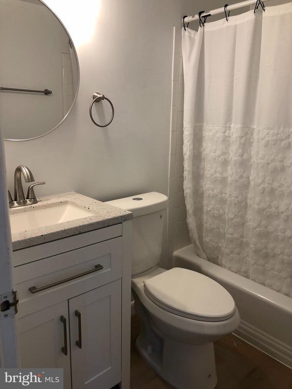 Building Photo - 4367A Americana Dr