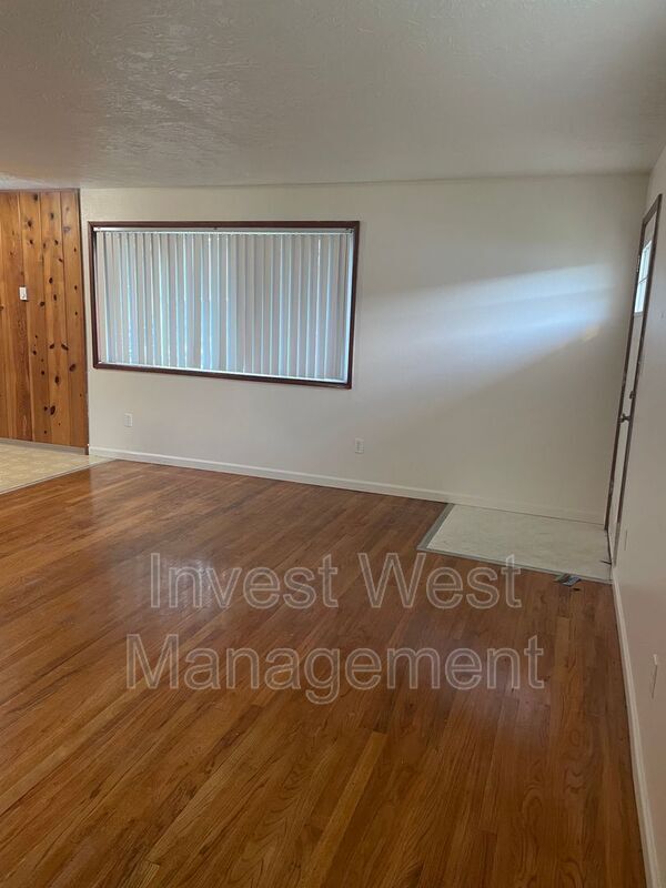 Foto del edificio - 632 NE Anderson St