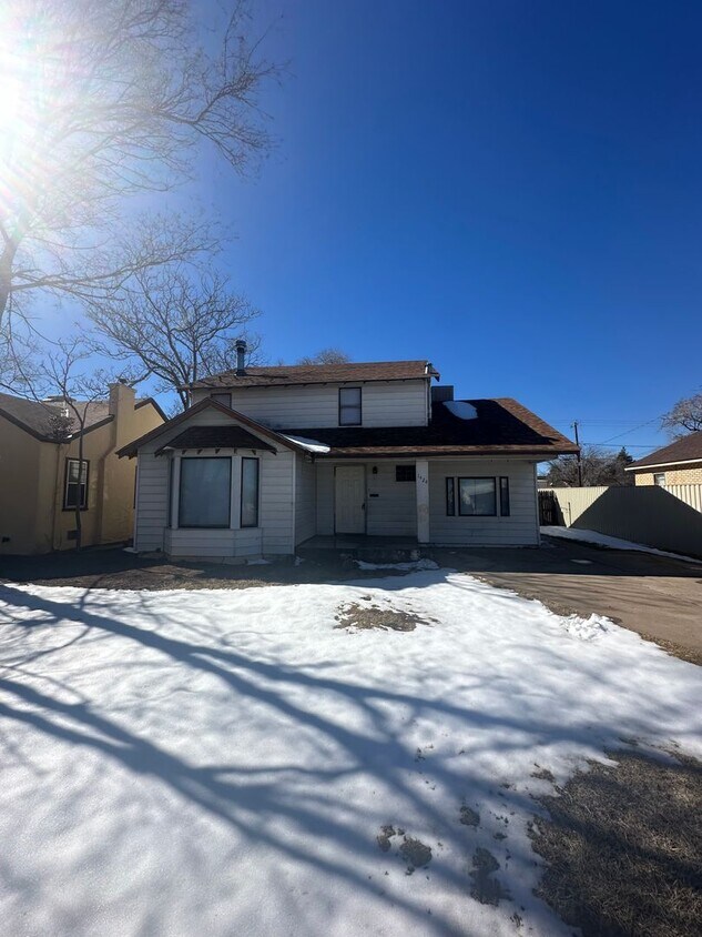 Foto principal - Newly Remolded Spacious 4 Bedroom!