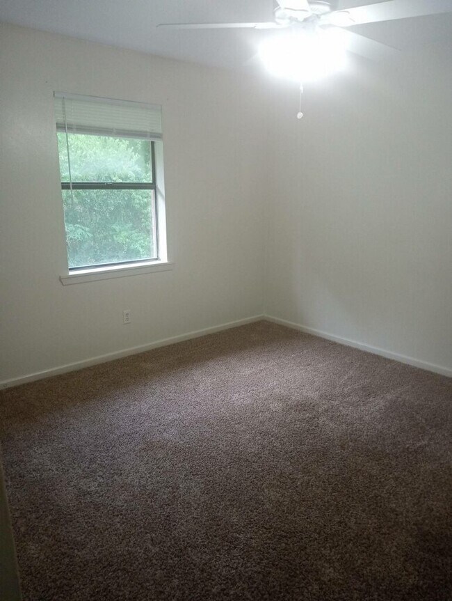 3379 Highway 594 Unit Lakeway Village Building, Monroe, LA 71203