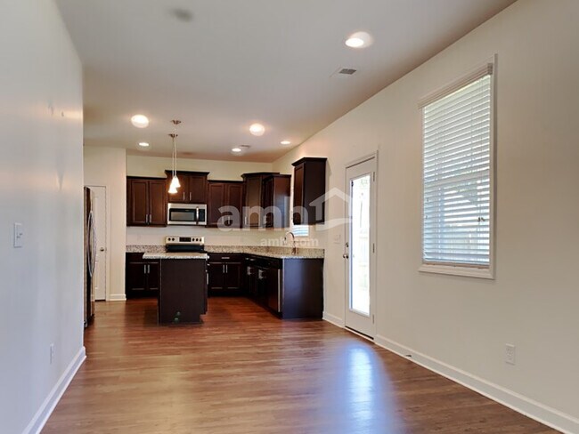 Foto del edificio - 532 Lateleaf Dr