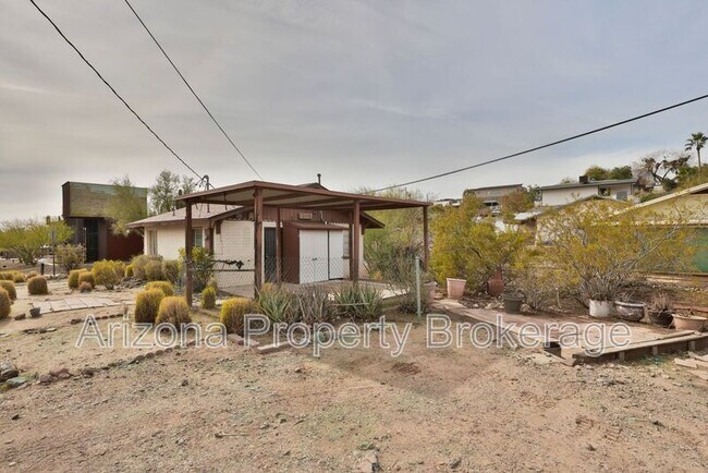 Building Photo - 1442 E Sunnyside Dr