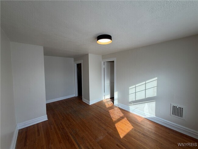 Foto del edificio - 180 Richmond Ave