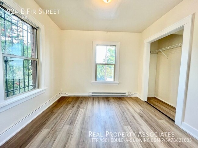 Building Photo - Great Location! 2 bedroom Unit! Multiple U...