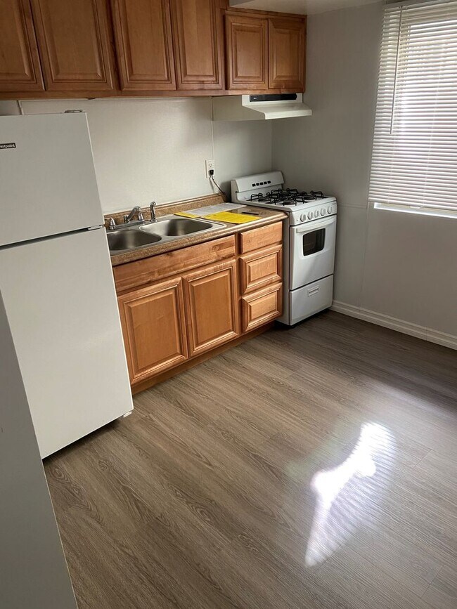Foto del edificio - 1/2 OFF FIRST MONTH'S RENT  Remodeled studio apartment with all utilities paid!