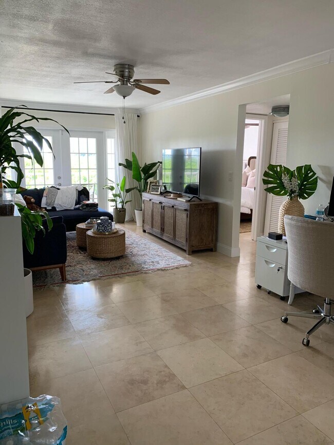 Foto del edificio - 689 NE 6th Ct