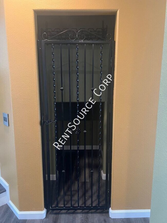 Building Photo - 3 Bedroom Home For Rent in Valencia