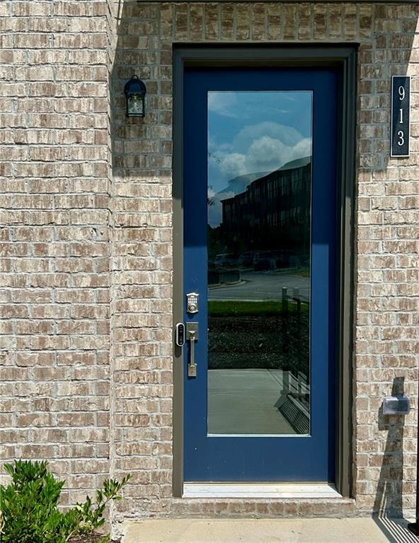 Building Photo - 913 Echo Pk Dr
