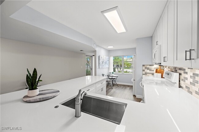 Building Photo - 1055 Forest Lakes Dr