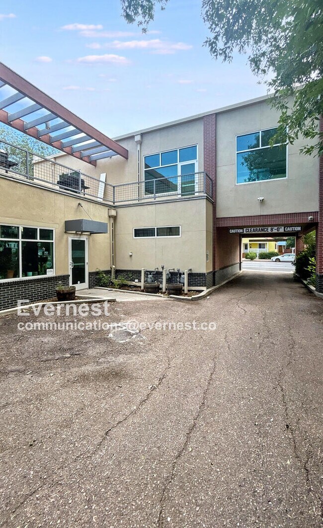 Foto del edificio - 1621 W Colorado Ave