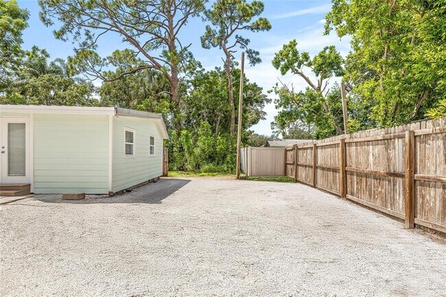 Building Photo - 2856 W Rainbow Cir