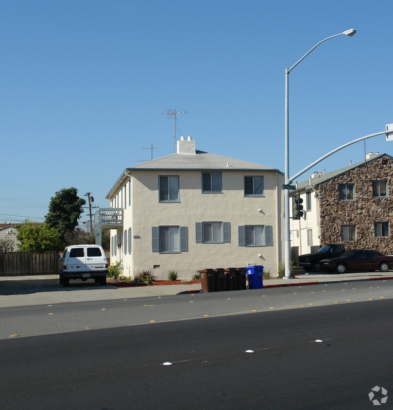 Building Photo - 12429 San Pablo Ave