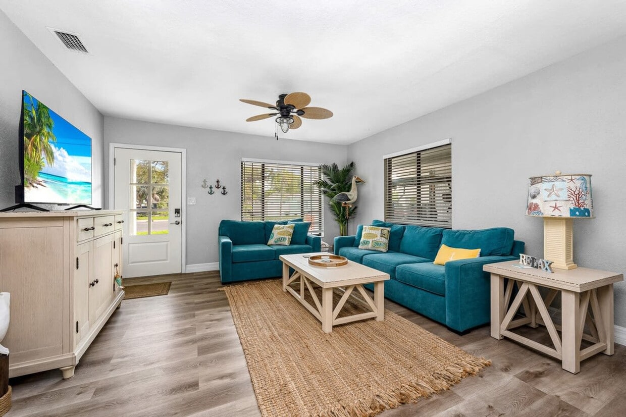 Foto principal - 6660 Date Palm Ave S