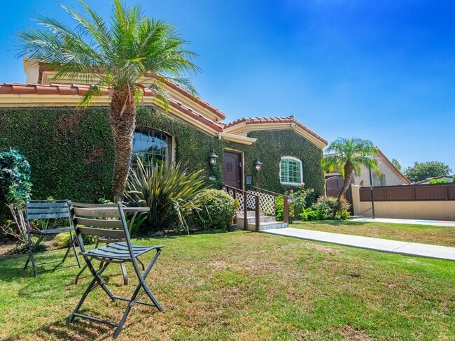 Building Photo - 6 Bedroom Single Family Home in Los Angeles