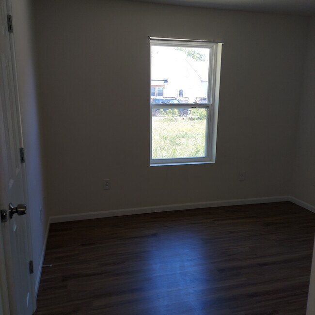 Building Photo - 1010 S Singleton