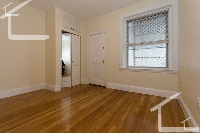Building Photo - 9/1 No Fee! Renovated 4BR/2BA in Brookline/BU West area