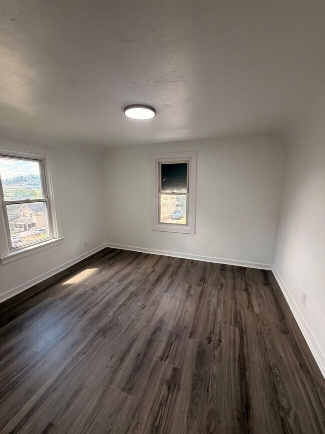Foto del edificio - 328 Murray Ave