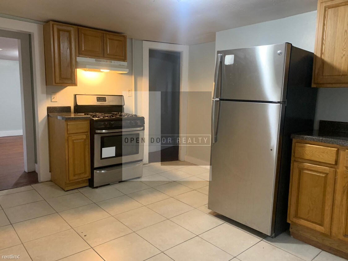 4 br, 1 bath - 611 Elm St - 4 br, 1 bath  - 611 Elm St