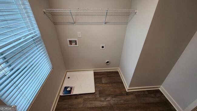 Foto del edificio - 703 Windstream Dr