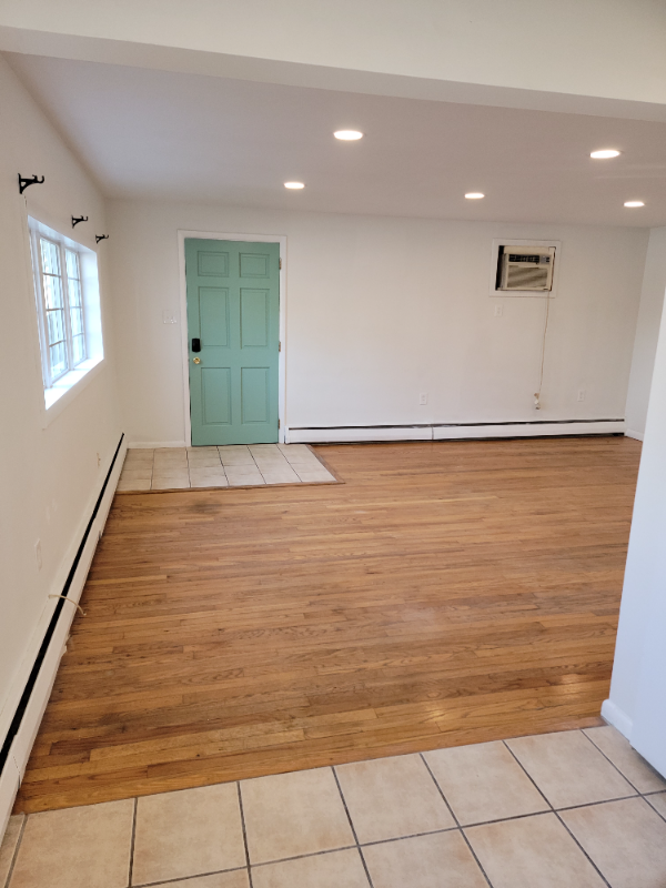 Building Photo - 2339 Boas St